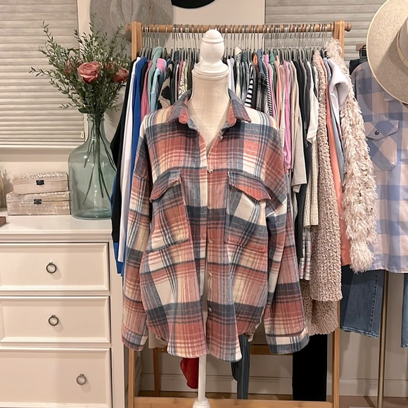 Vici | Plaid Shacket size Large - Picture 2 of 14